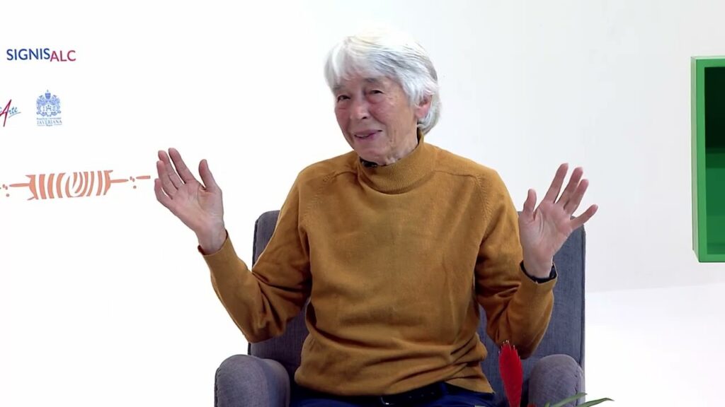 Sally Bush, Comunicadora, periodista y activista social