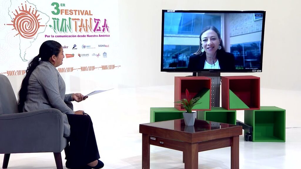 Lorena Álvarez, Académica e investigadora