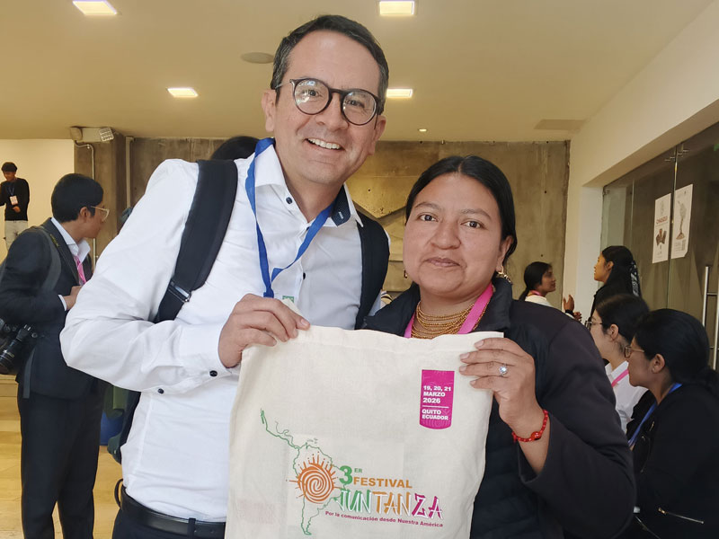 Entrega de Kits y Música